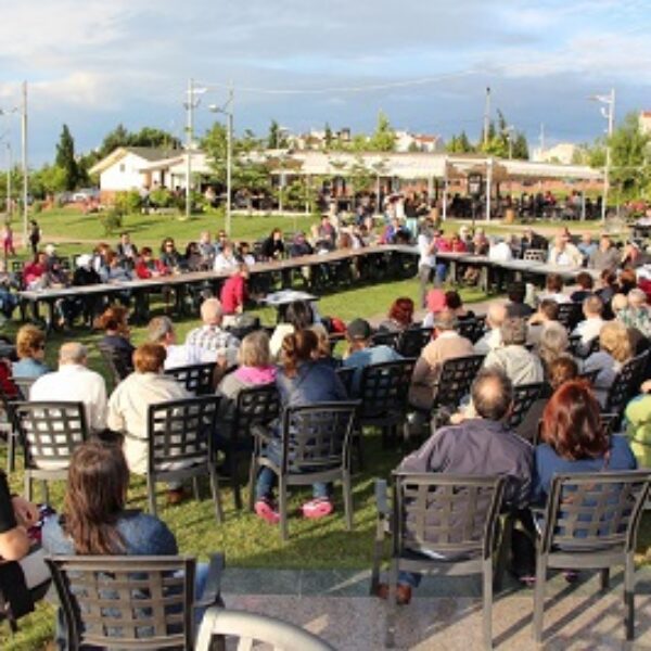 Esenler mahallelileri Forum’da buluştu