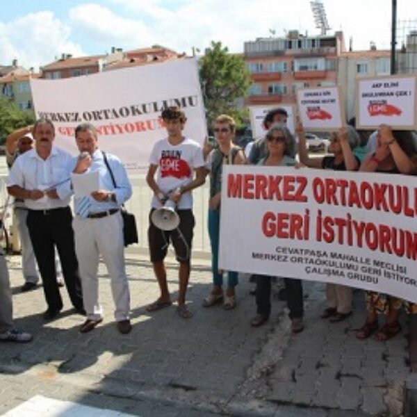 Merkez Ortaokulunu geri istiyoruz