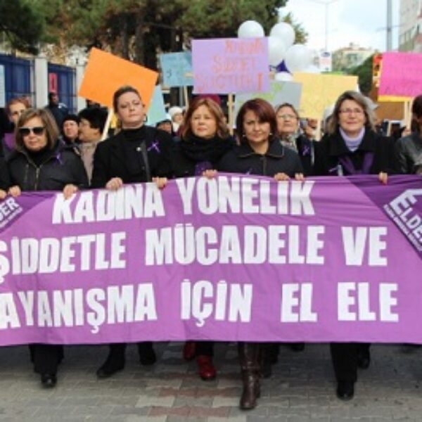 Kadınlar, Şiddete Dur Demek İçin Meydanlardaydı
