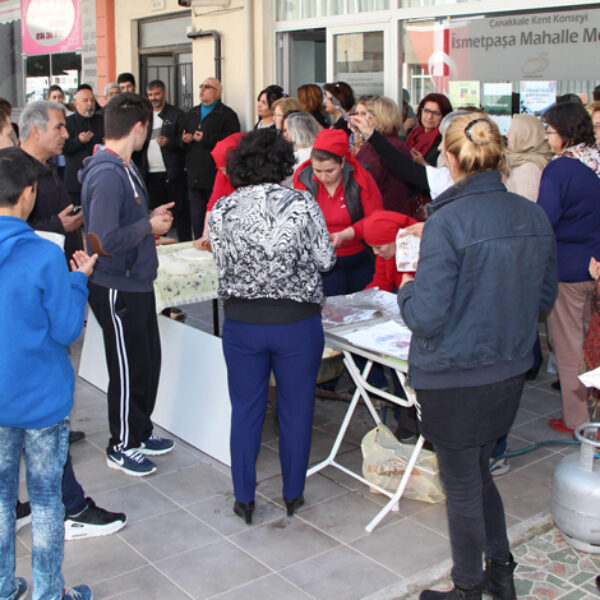 İsmetpaşa Mahalle Meclisinden Pişi İkramı