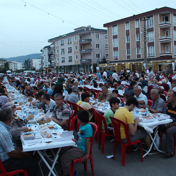 Barbaros Mahalle sakinleri iftar’da buluştu