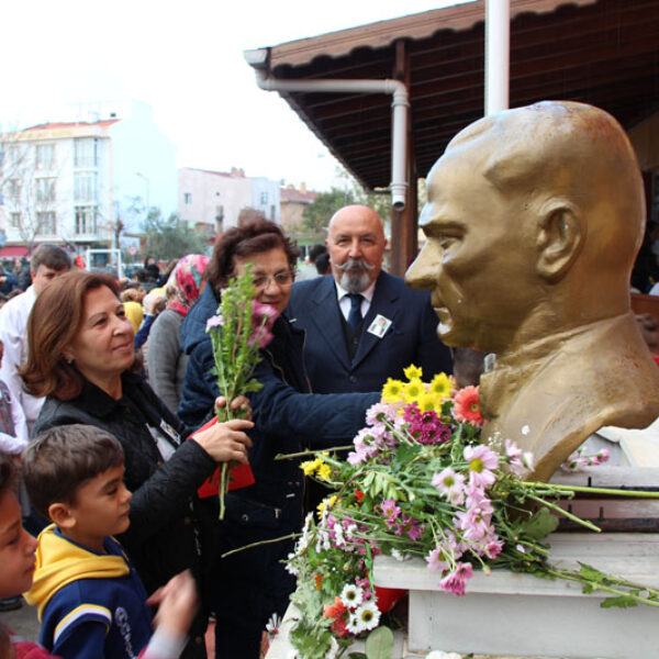 Saygı, Özlem ve Minnetle Anıyoruz