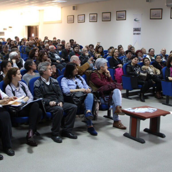 Şiir bağımsız geleceğin ışığıdır