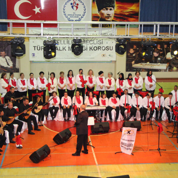 Engelsizler Korosu Türkülerle Seslendi