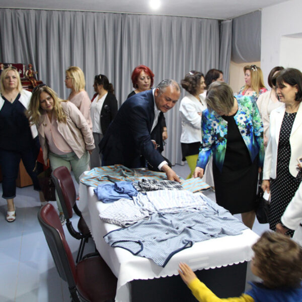 Giyim Kursu ve Ahşap Boyama sergisi açıldı