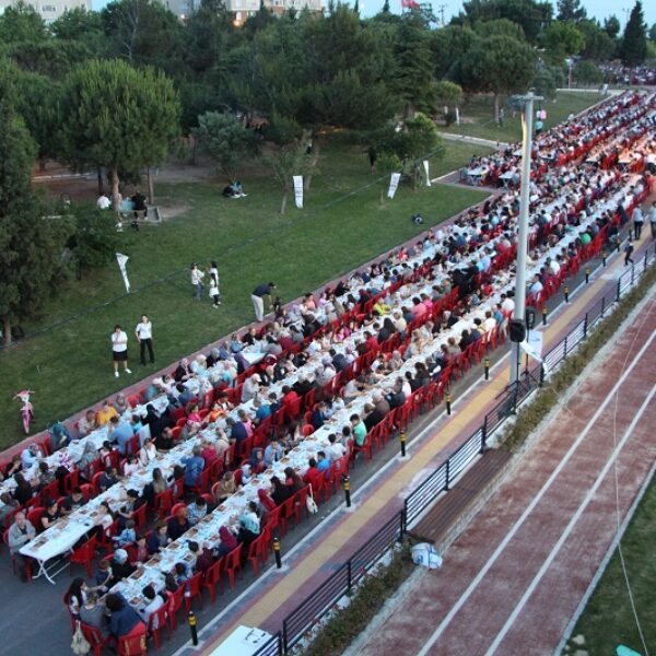 Esenler Mahalle sakinleri birlikte iftar yaptı