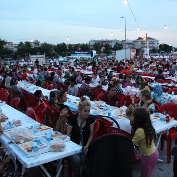Fevzipaşa Mahalle iftarı yapıldı