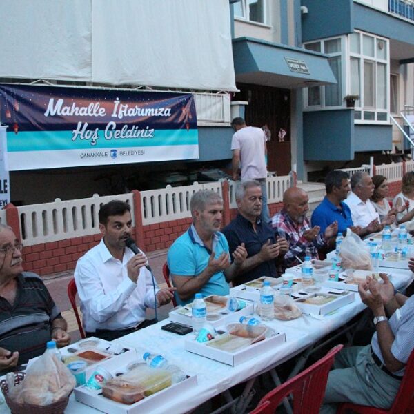İsmetpaşa Mahalle sakinleri iftarda bir araya geldi