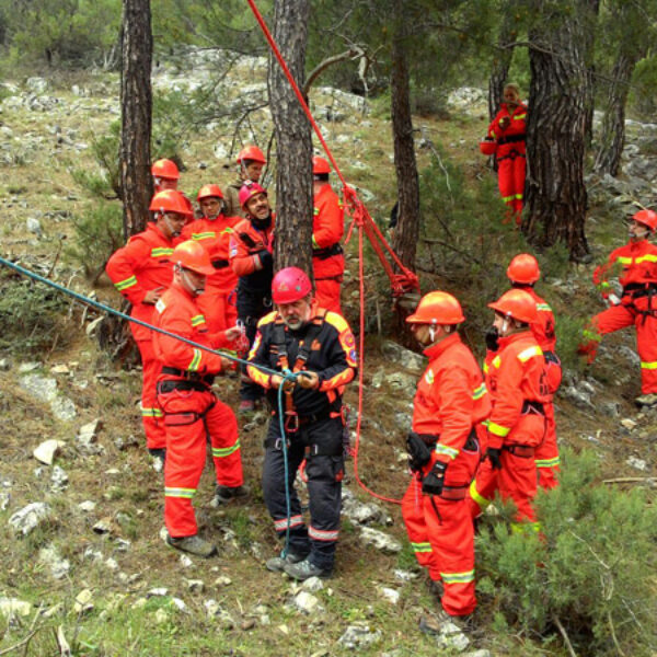 Mahalle Afet Gönüllüleri arama kurtarma eğitimini tamamladı