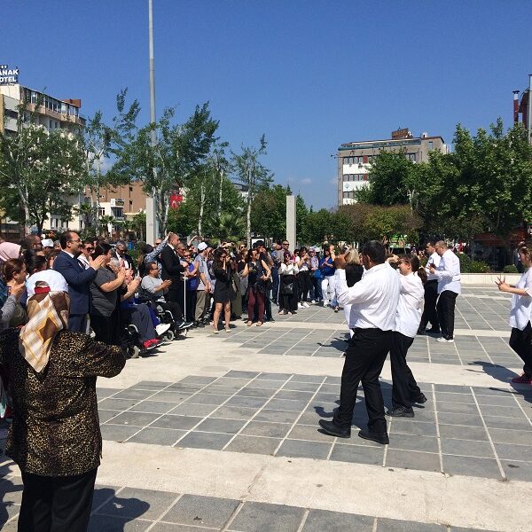Biz engelleri aşarız, yeter ki siz engel olmayın
