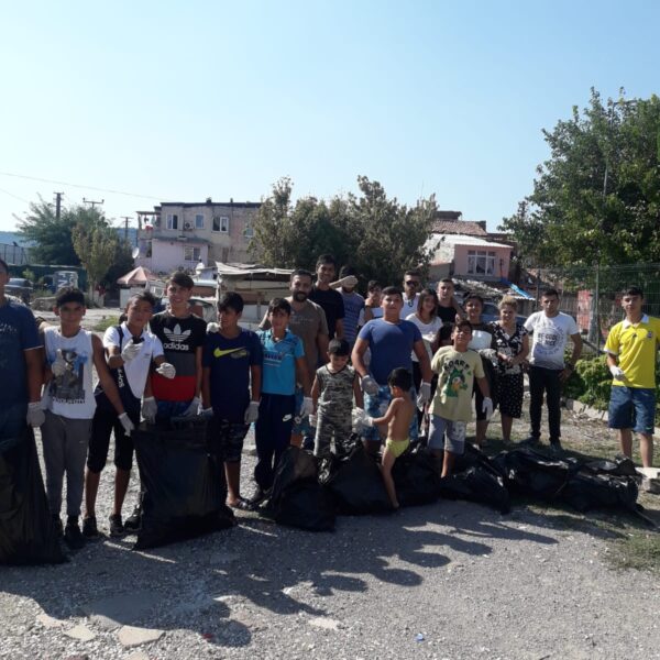 Gönüllüler Dünya Çöp Toplama Günü’nde temizlik yaptı