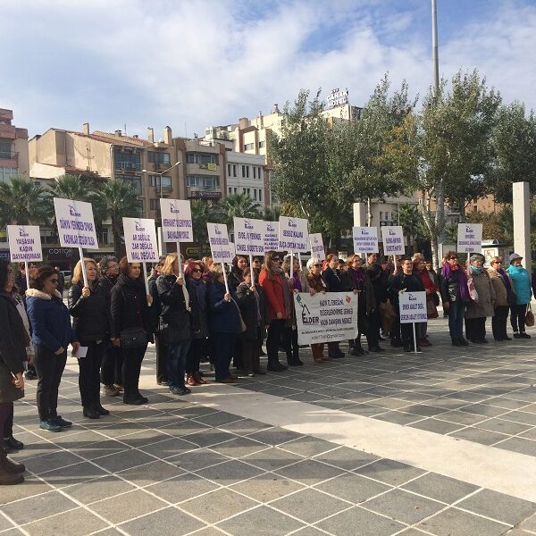 Şiddetsiz bir dünya diliyoruz